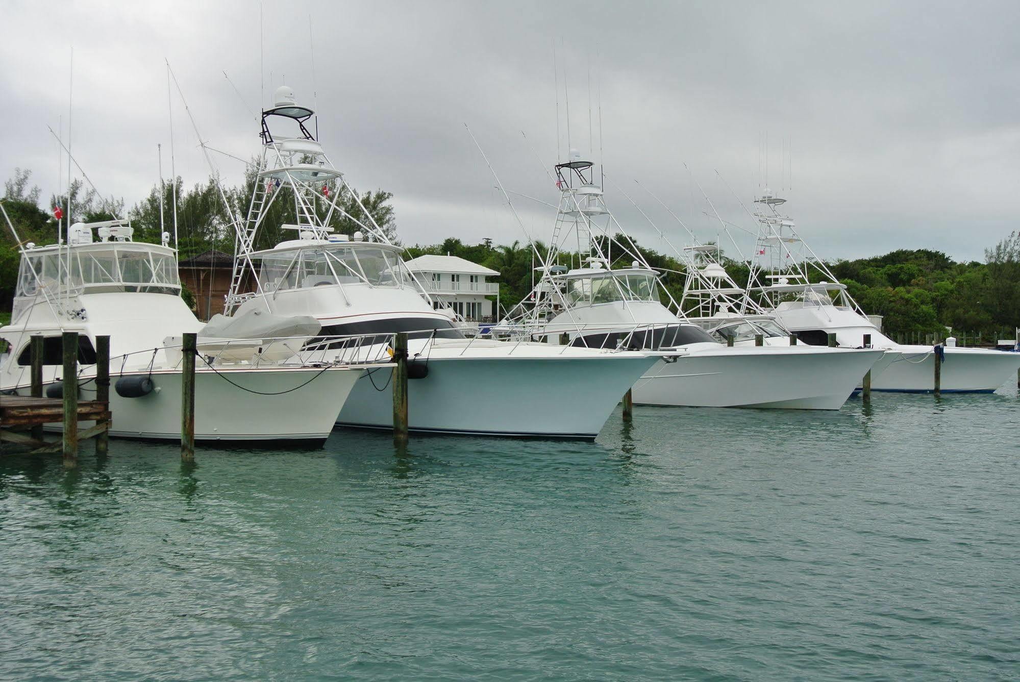 Romora Bay Resort & Marina Dunmore Town Exteriör bild