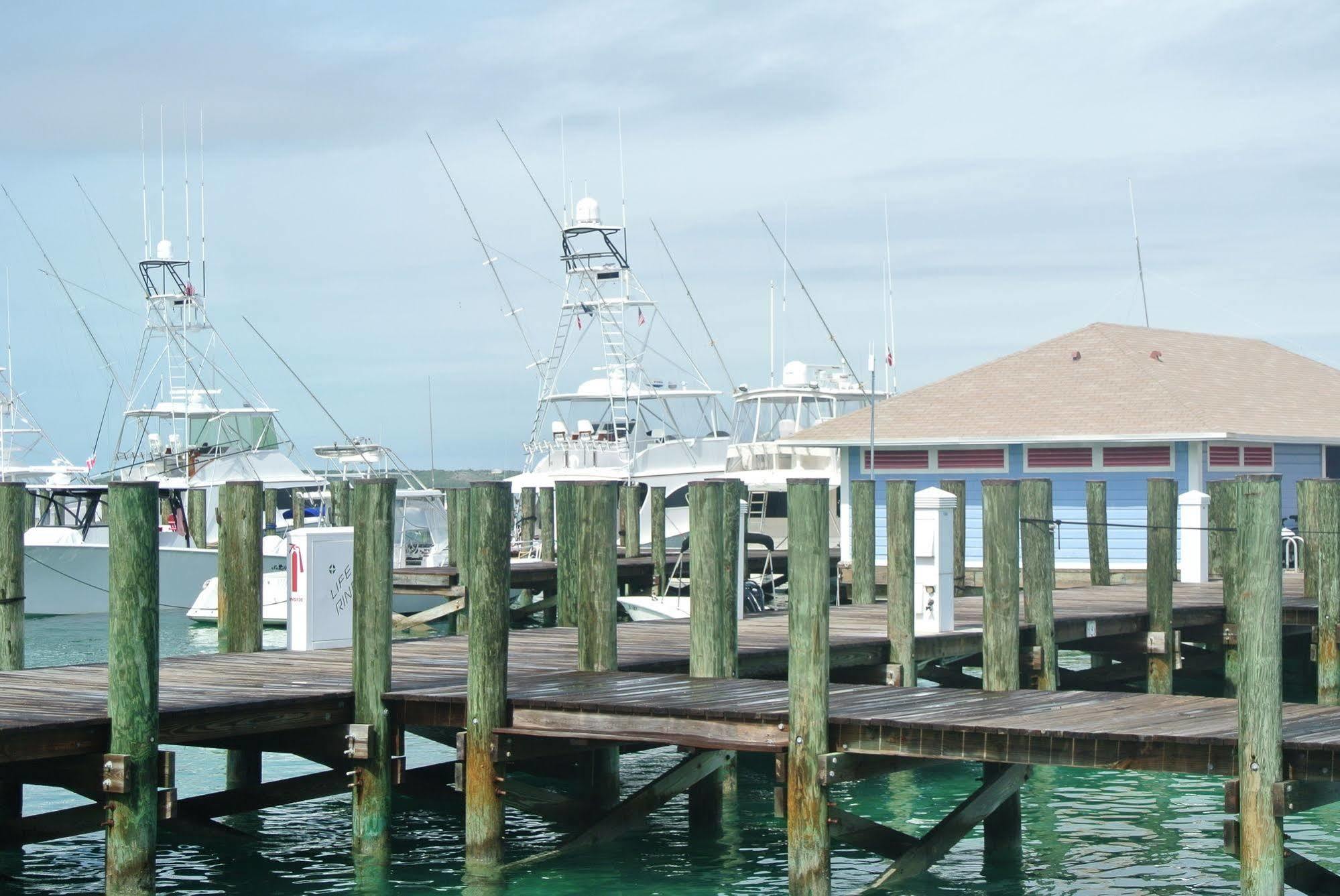 Romora Bay Resort & Marina Dunmore Town Exteriör bild